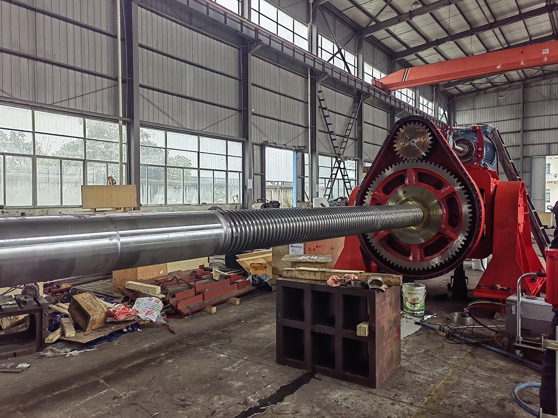 四川世达科技有限公司φ300港口门机变幅机构整机出口新加坡吉宝船厂